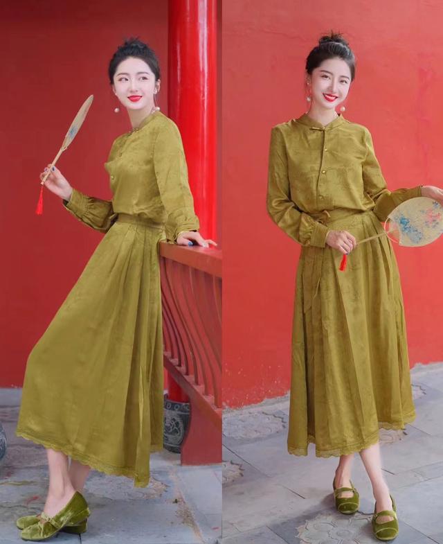 技巧：简约牛仔裤提升时尚感新利娱乐中年女性秋季穿搭(图5)