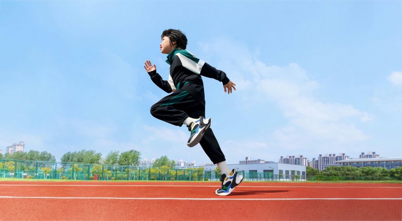 服鞋」：守护学龄儿童校园运动安全新利体育网页版基诺浦推出「秒穿校(图2)