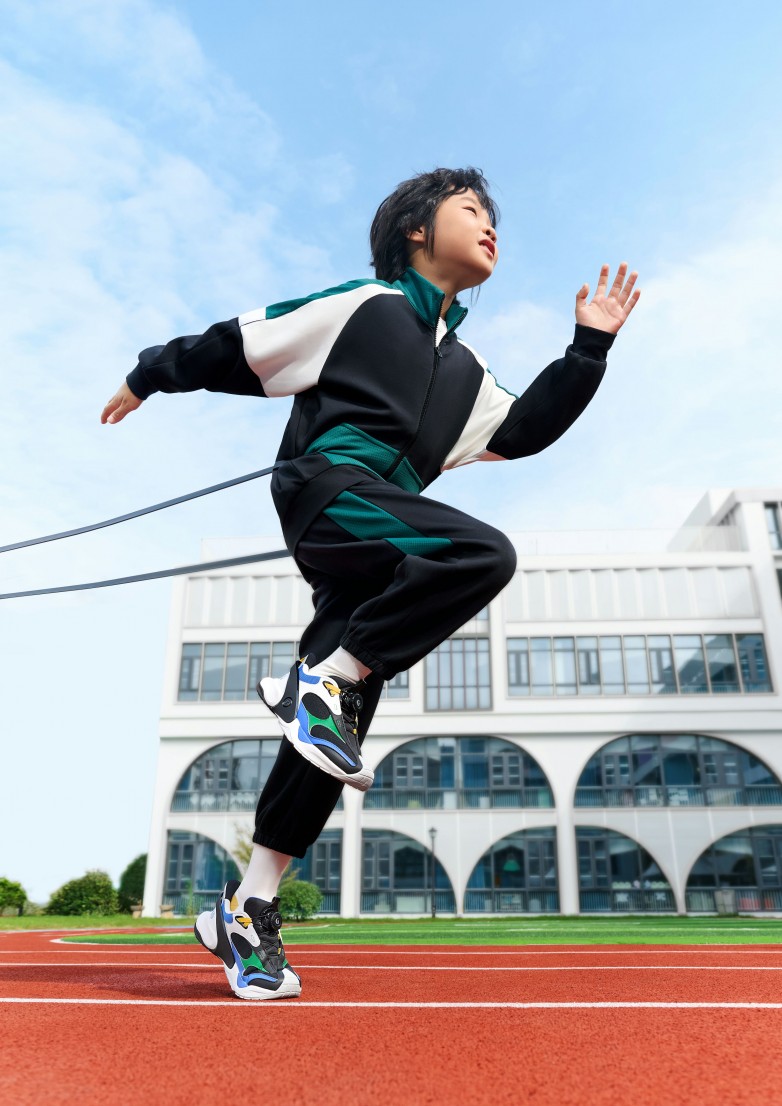 服鞋」：守护学龄儿童校园运动安全新利体育网页版基诺浦推出「秒穿校