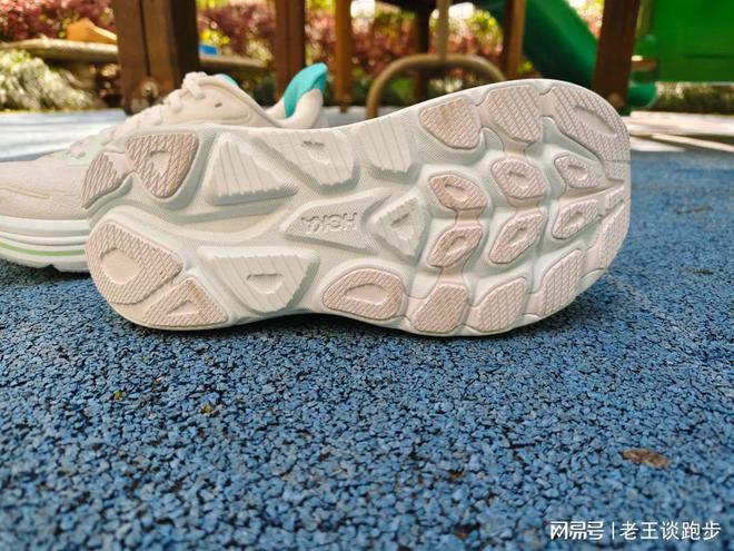 10：恰到好处的卓越跑鞋HOKA CLIFTON(图15)