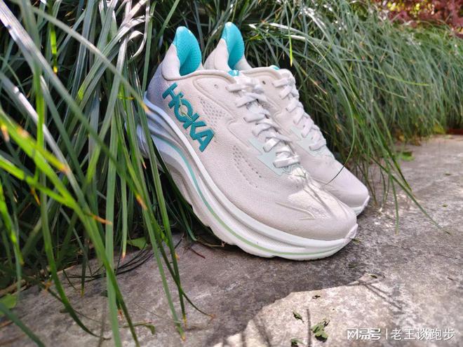 10：恰到好处的卓越跑鞋HOKA CLIFTON(图14)