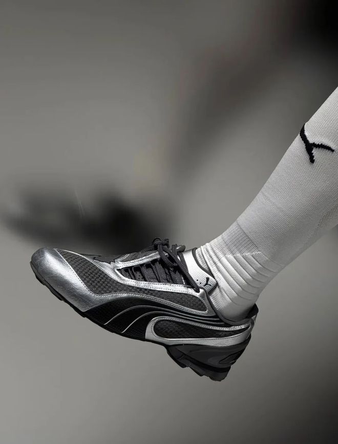 4双sneakers值得一冲！当「液态银」成春夏潮人招牌色这(图8)