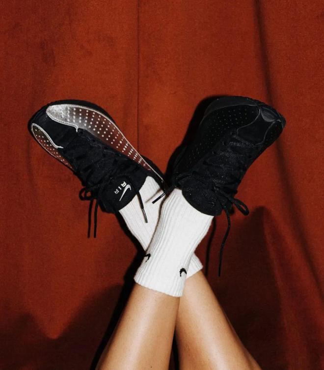 4双sneakers值得一冲！当「液态银」成春夏潮人招牌色这(图12)