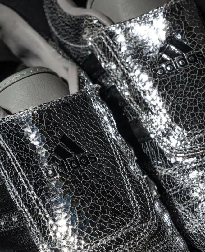 4双sneakers值得一冲！当「液态银」成春夏潮人招牌色这(图21)